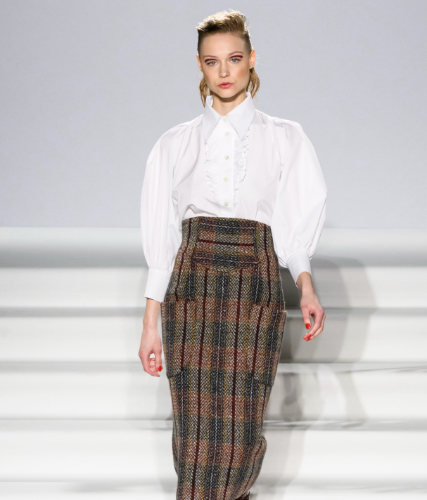 这种版型的衣服,非常受欢迎,穿上以后感觉气场全开