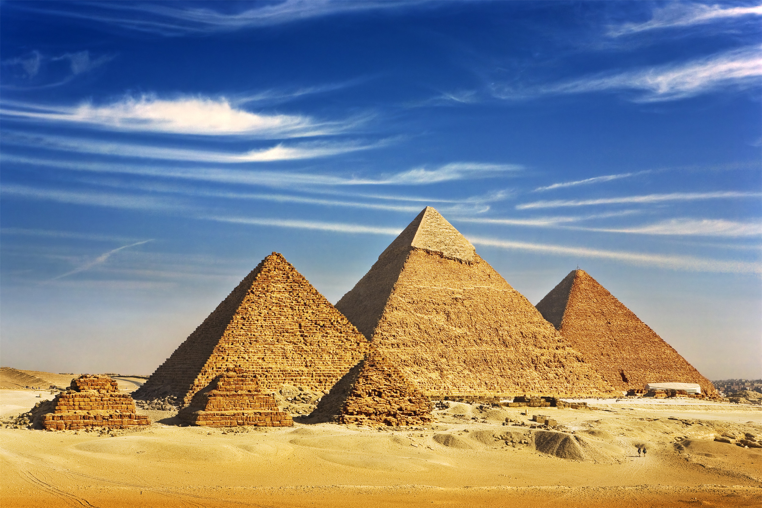 美丽的风光:金字塔风情,历史悠久,骆驼勤恳