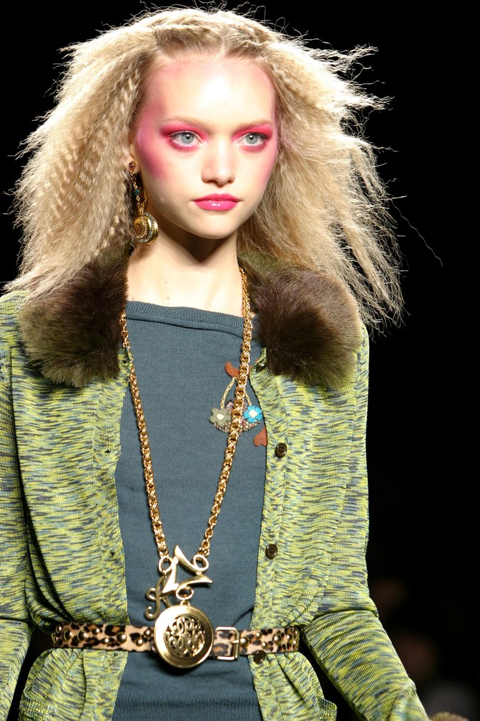 娃娃脸超模gemma ward的10个令人难忘的t台造型:可塑性真心高