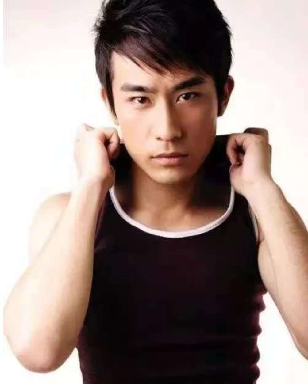 "奶茶妹妹"章泽天的清纯形象不再,5任前男友被曝光!