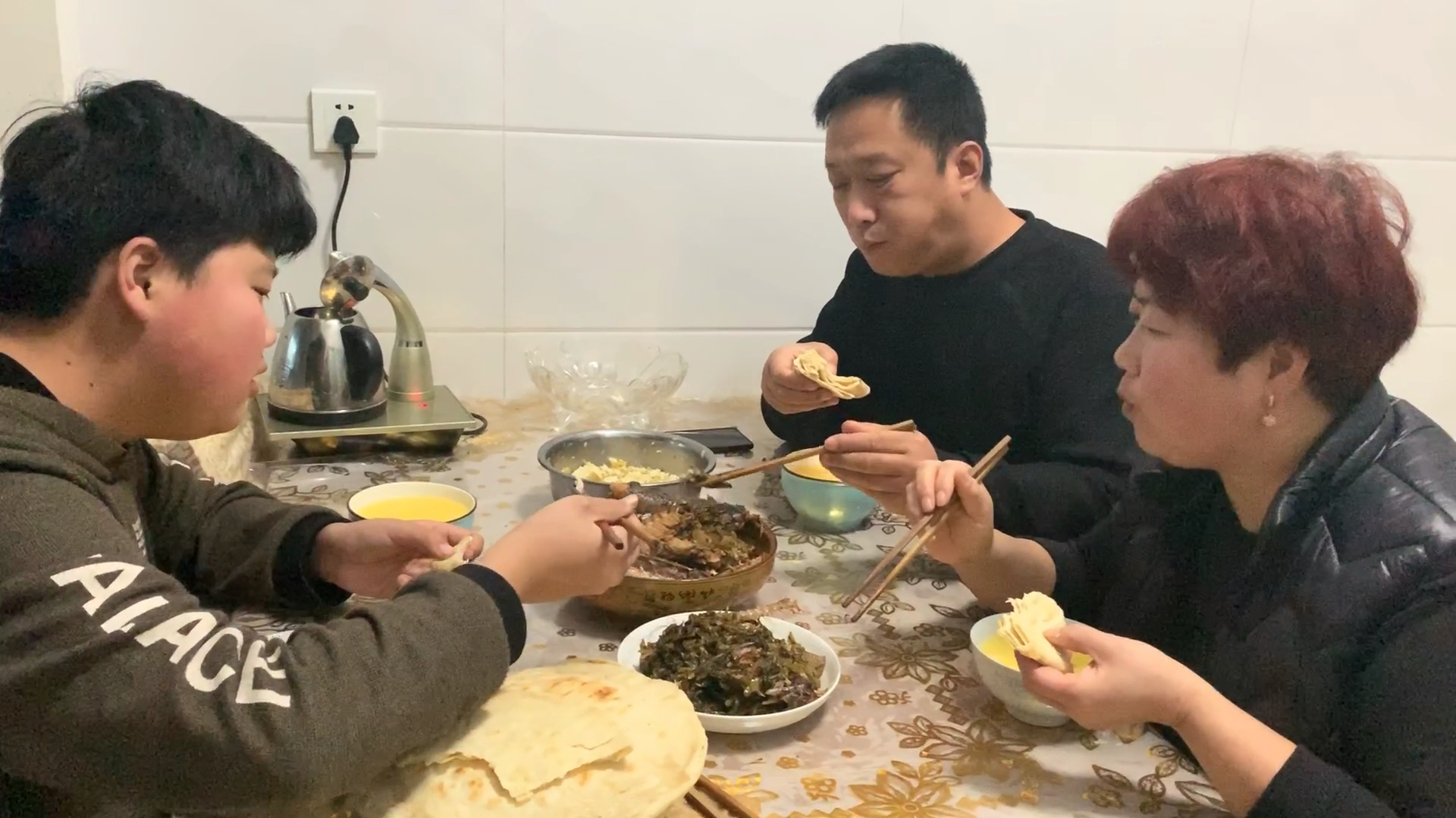 6块钱一斤的鲅鱼买贵了吗?30块钱炖一锅,孩子媳妇吃开心了