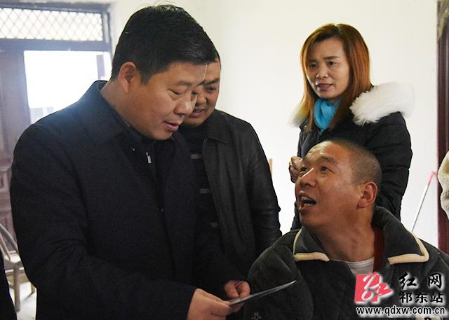 杜登峰深入偏远乡镇走访慰问困难群众