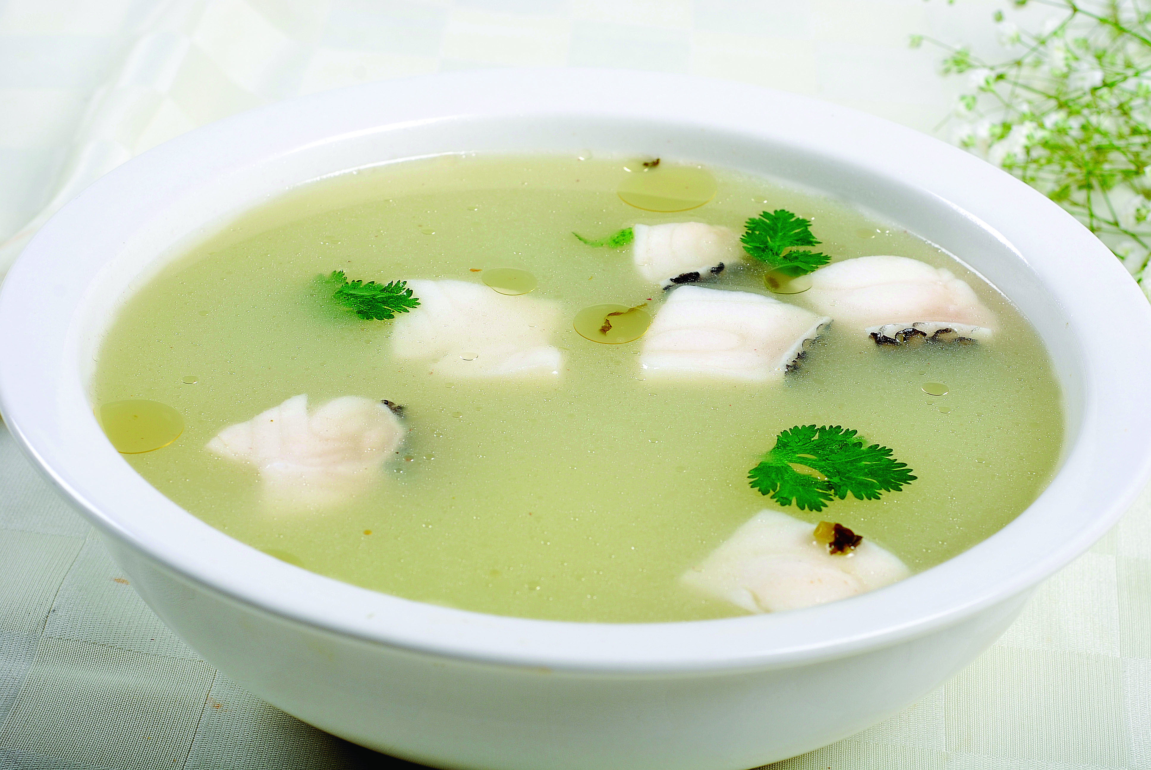 冬菜炖银雪鱼鱼:是一道以银鳕鱼,冬菜,芥兰等为主要食材制作的美食.