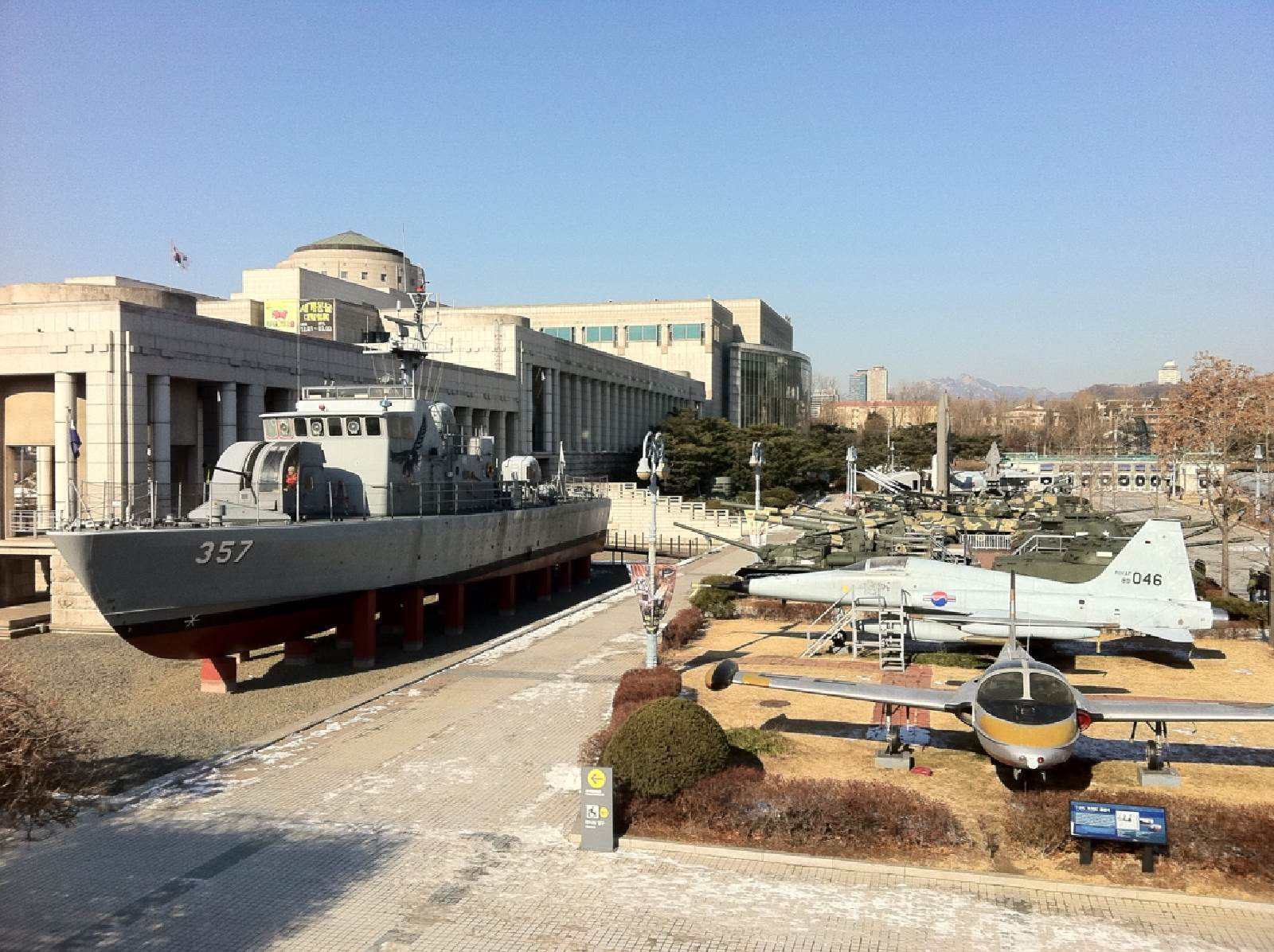 战争纪念馆所在地是韩国陆军本部的遗址.