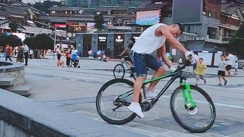 Xc玩出街攀动作,技术好强,这个自行车玩的厉害,体育,体育周边,好看视频