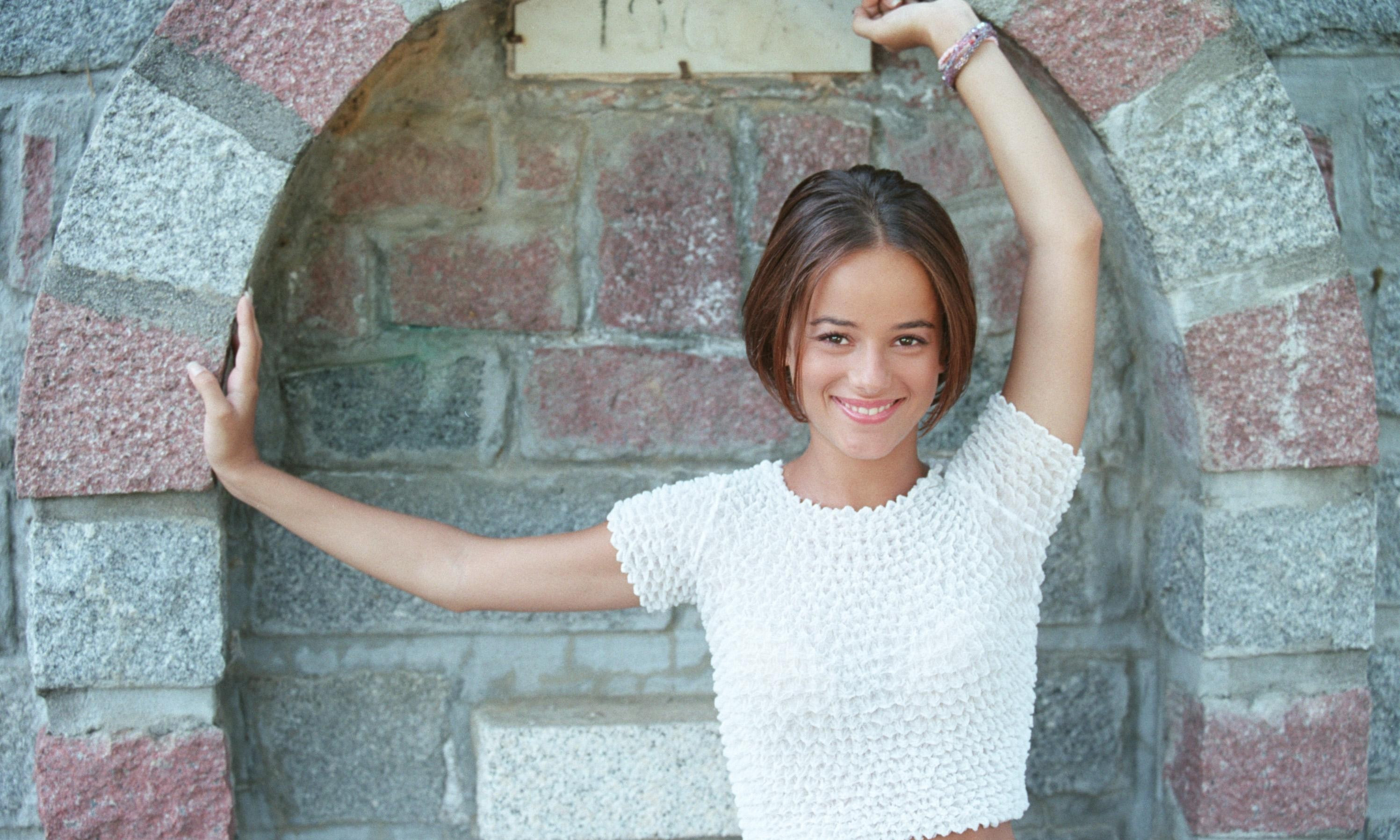 1984年8月21日,艾莉婕出生于法国南部的科西嘉岛海港城市阿雅克肖.