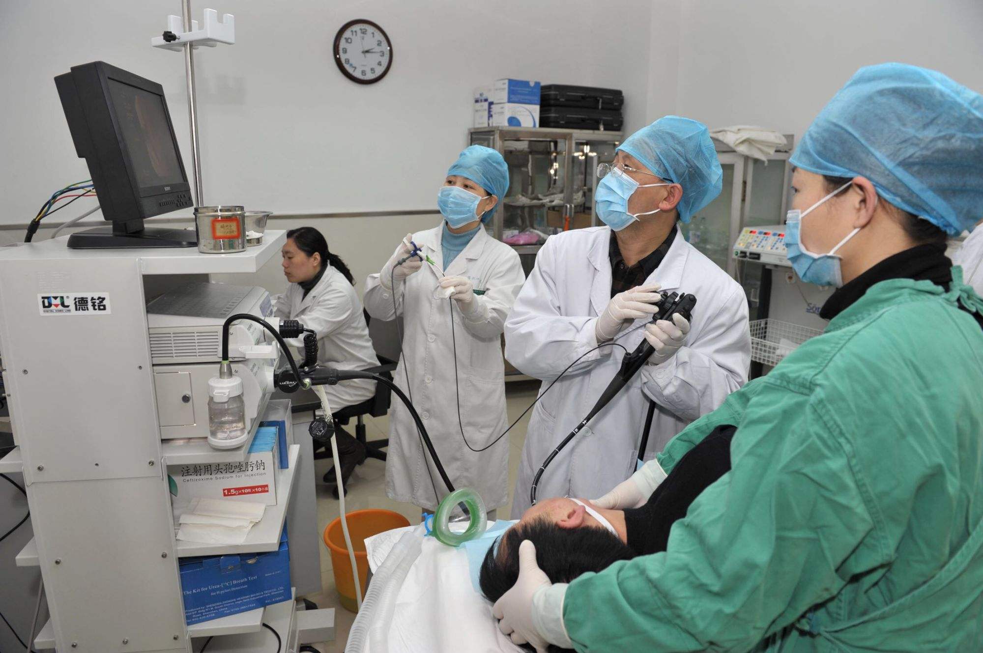 胃息肉与胃癌有什么关系,查出胃息肉怎么办,如何治疗