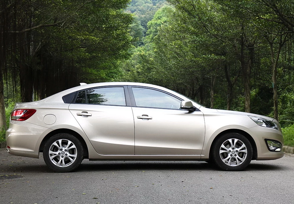 整体细节漂亮张扬有度,形态炫酷的海马-福美来m5,让人一见钟情