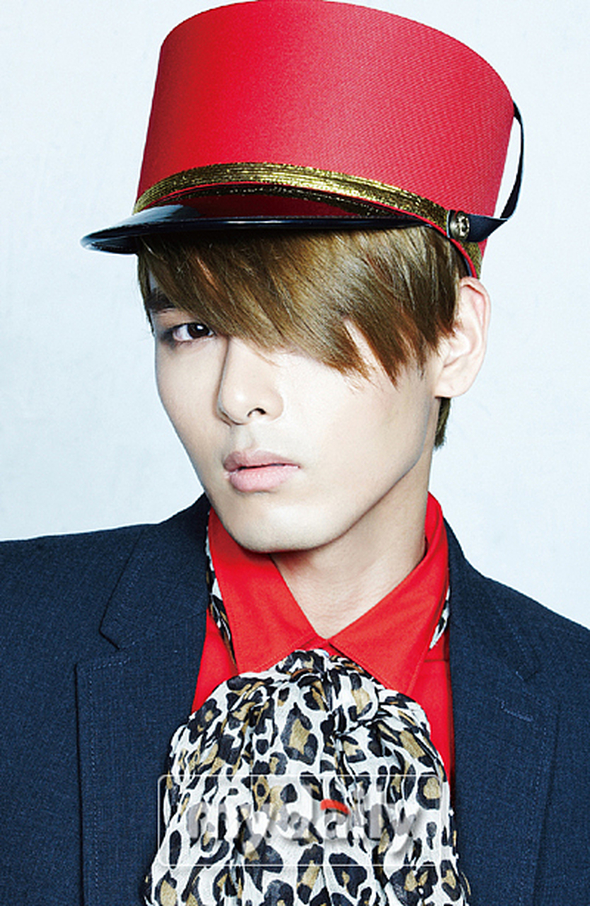 "对此,厉旭回应:"我真心希望你看看自己,而且我不是因为你才