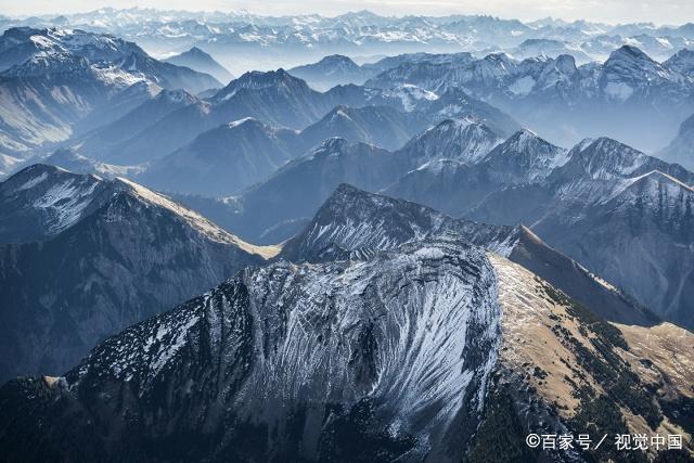 阿尔卑斯山脉穿过了南欧和南亚,直到喜马拉雅山,是欧洲著名山脉