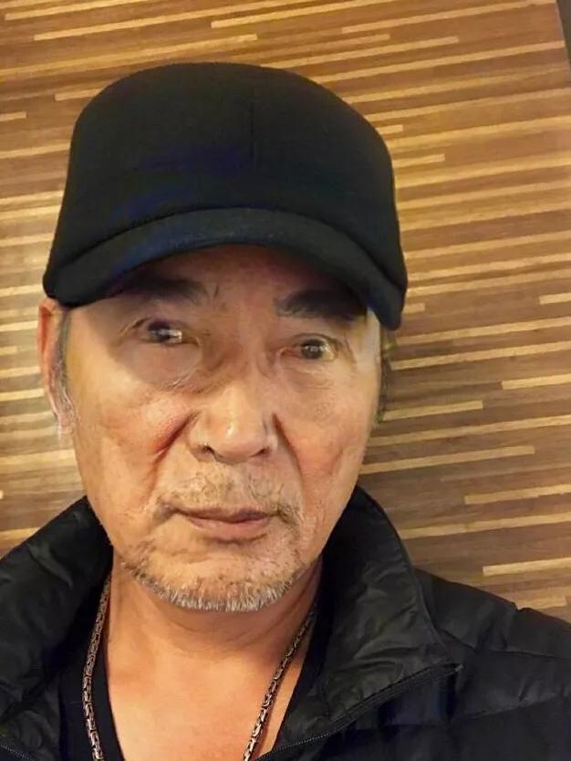 焦恩俊深夜发文称熬夜容易衰老,如今当初的哮天犬也是越来越帅