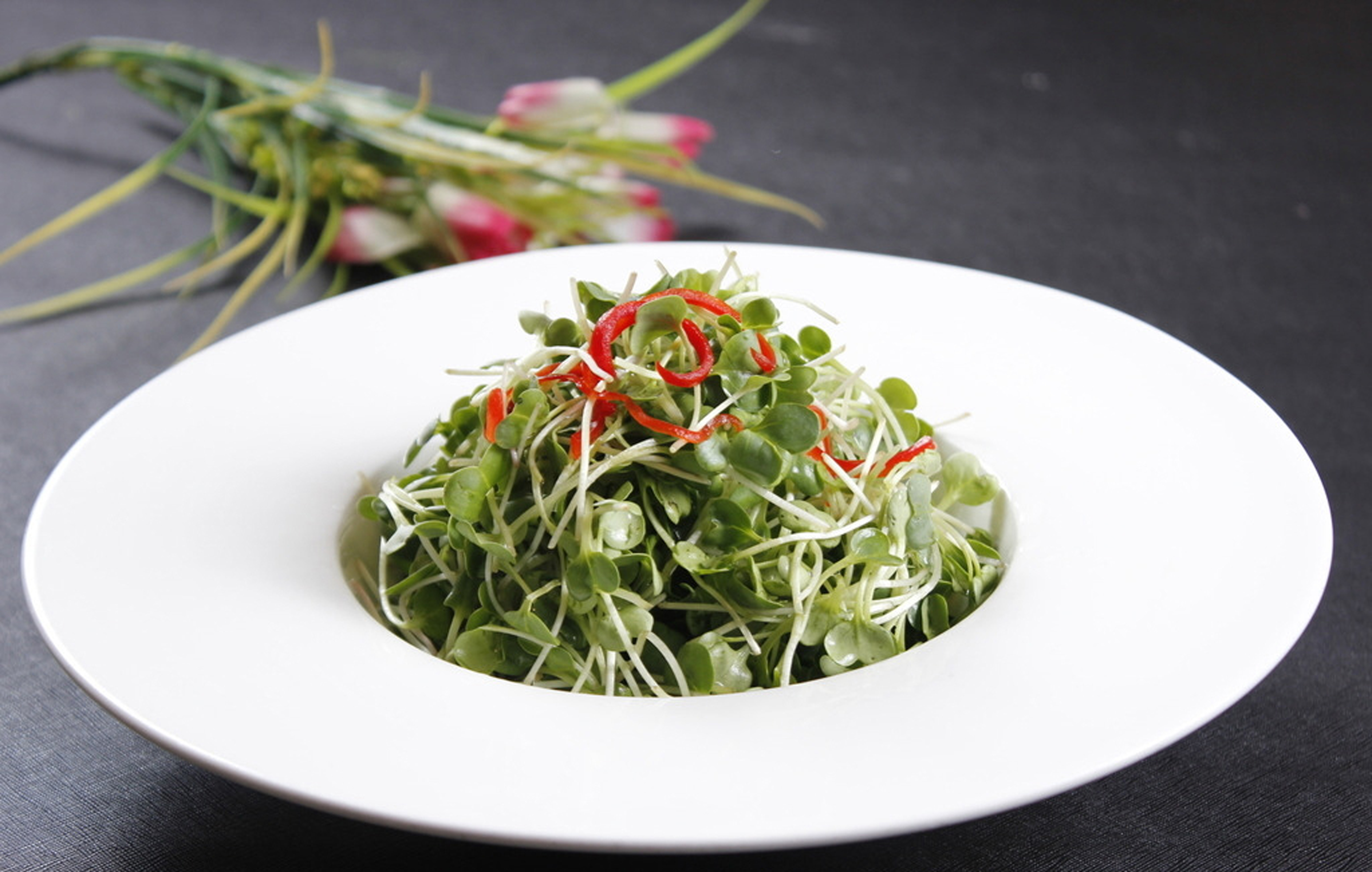 每日推荐六道可口的炒菜:凉拌萝卜苗