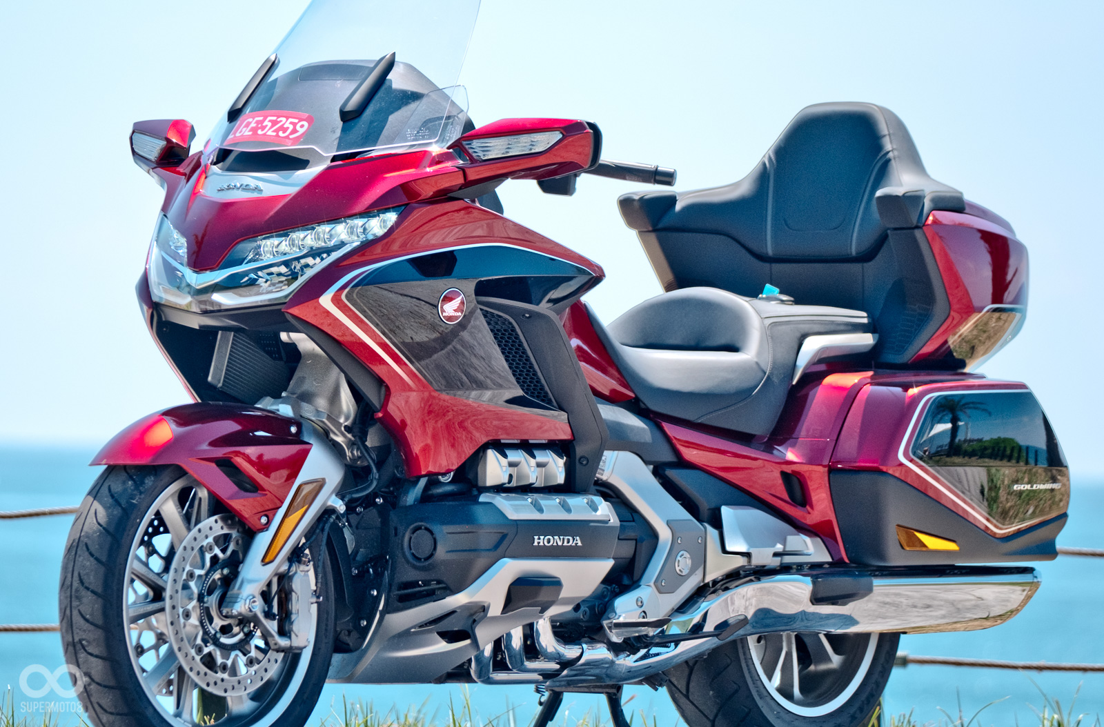 本田金翼—豪华旅行车标杆,你应该了解的摩托车中"航空母舰"