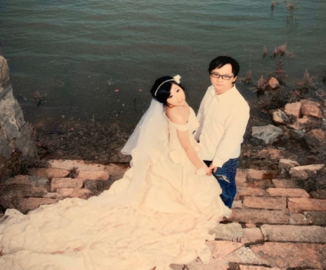 傅首尔晒非主流婚纱照,直言当初为省钱不想拍,妈妈一番话太扎心