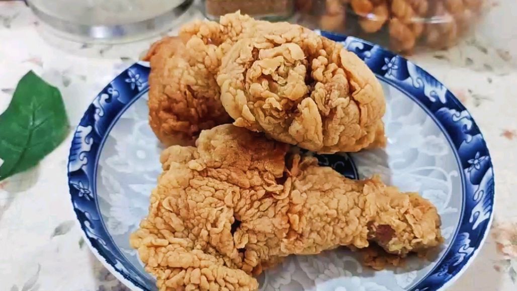 炸鸡腿怎么才能炸出鱼鳞片,掌握三个小技巧,一压一抖轻松出鱼鳞