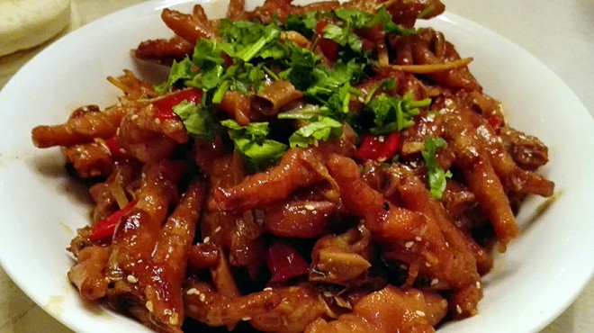 适合下酒下饭的辣炒鸡爪,又香又辣,嘴巴根本停不下来!