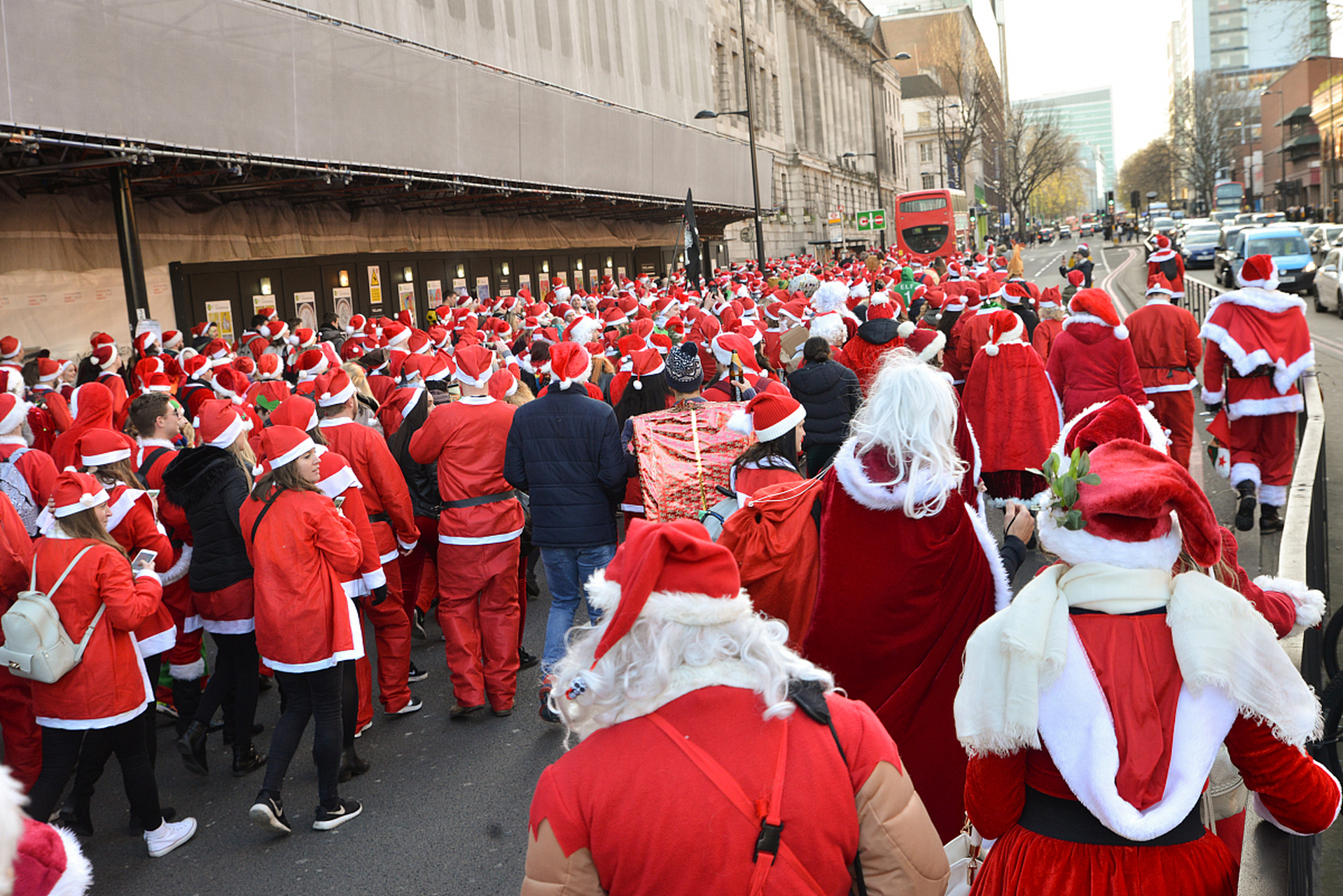 圣诞节的仪式感:传统与现代的交织  随着冬季的脚步逐渐临近,人们的