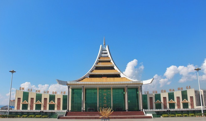 芒市广场的标志性建筑物