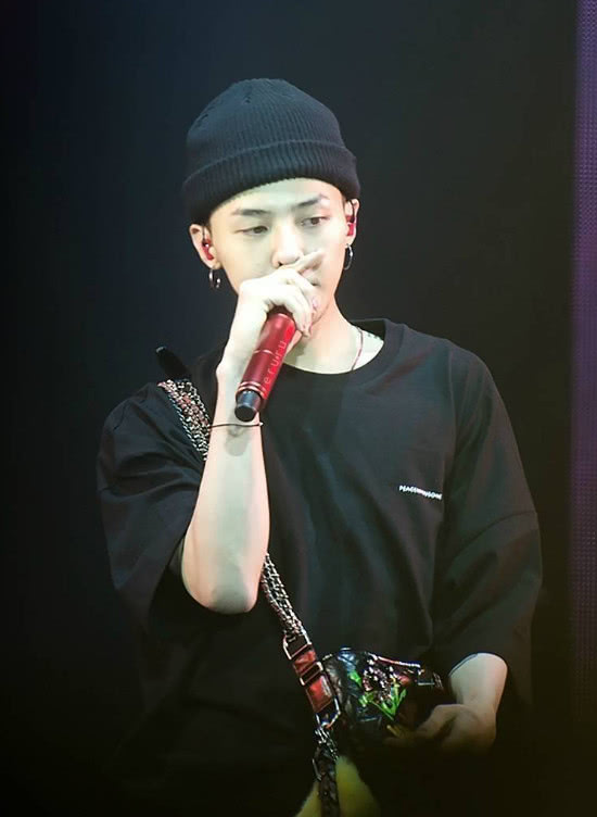 有一种粉丝叫权志龙的粉丝,明明是追星,却把自己成了当红明星