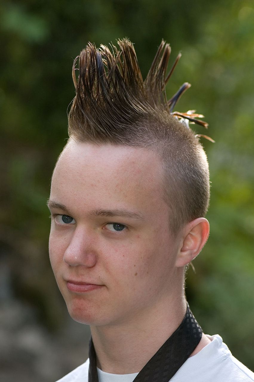 有些人想要改变世界,而有些人却只是想改变自己的发型