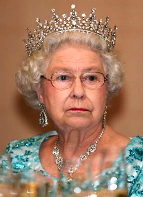 英国女王有4大权力,却从未使用,最后一个一旦用了就是大事