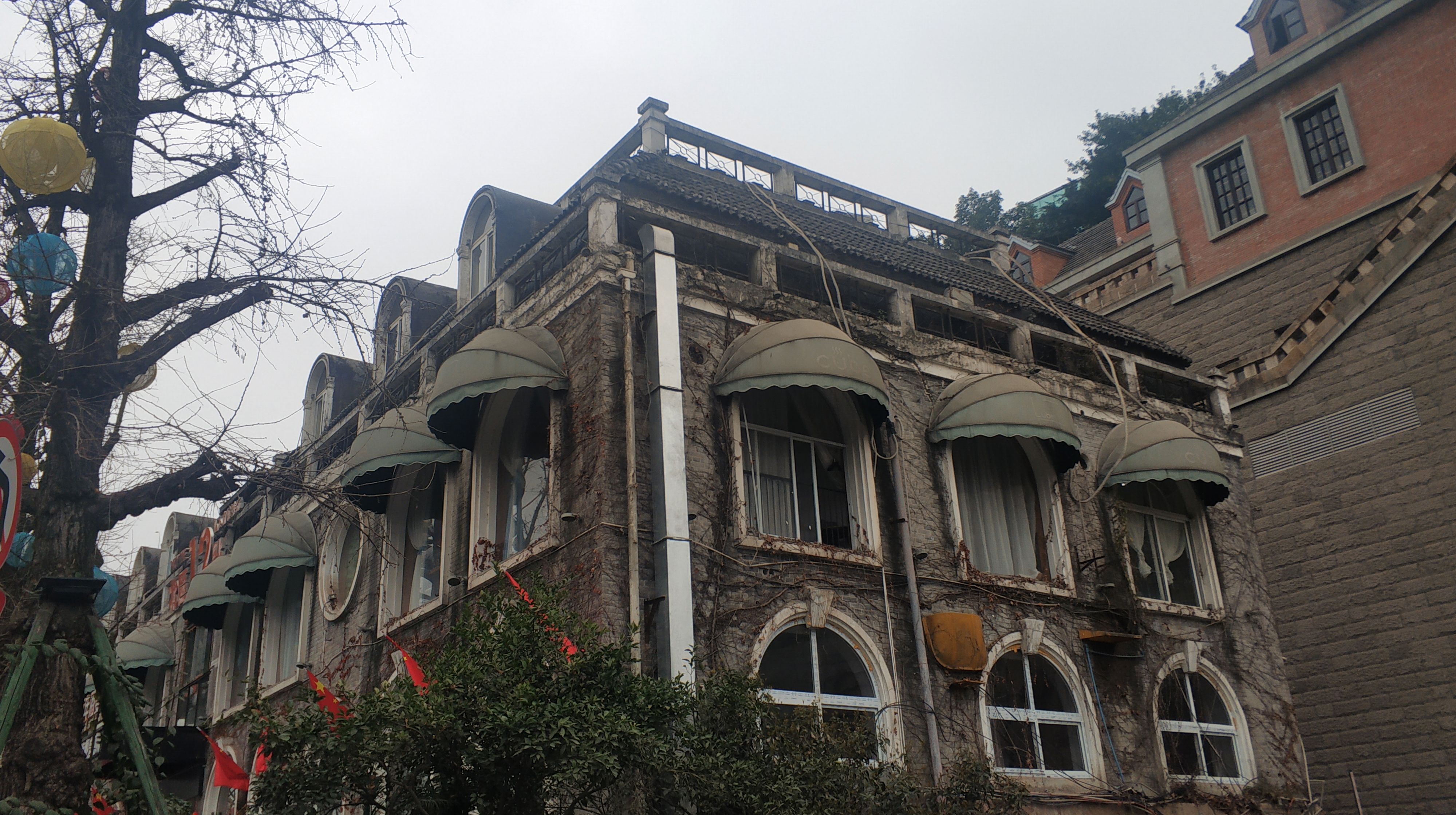 老砖老瓦老建筑,重拾重庆旧时风貌,来龙门浩老街带你体验老重庆