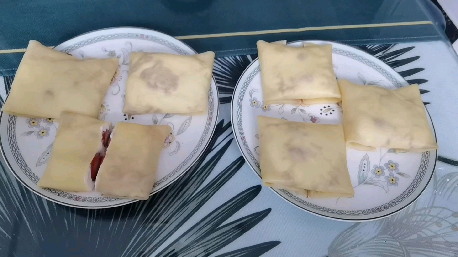 班戟的做法,宝妈给娃做草莓班戟,让娃好好上网课