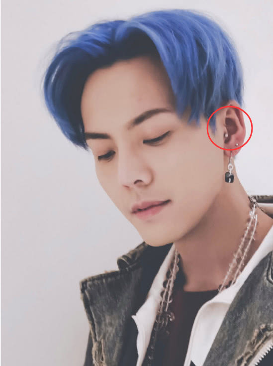 陈伟霆耳洞位置已经够奇葩了,看到吴宣仪,网友:这位置都可以?