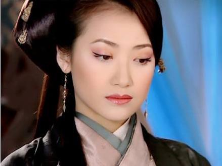 商蓉饰演的是淮南王之女刘陵,是典型的巾帼不让须眉,男装英俊帅气女装