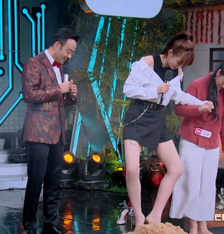 《天天向上》沈梦辰赤腿踩曲,画面不可描述,汪涵这时说了一句话