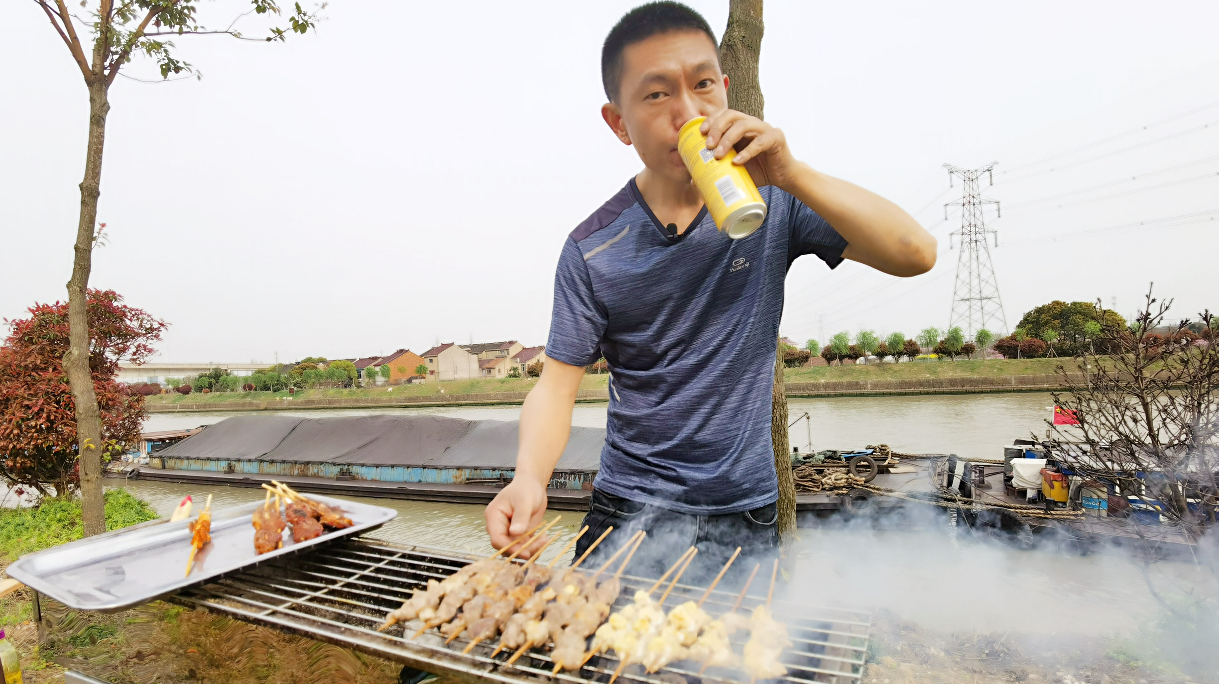 前有桃树林,后有漕运河,春天的小烧烤整起来,还是羊肉串最过瘾