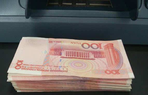 银行卡里莫名其妙多了20万,半个月了银行也没问过,可以用掉吗?