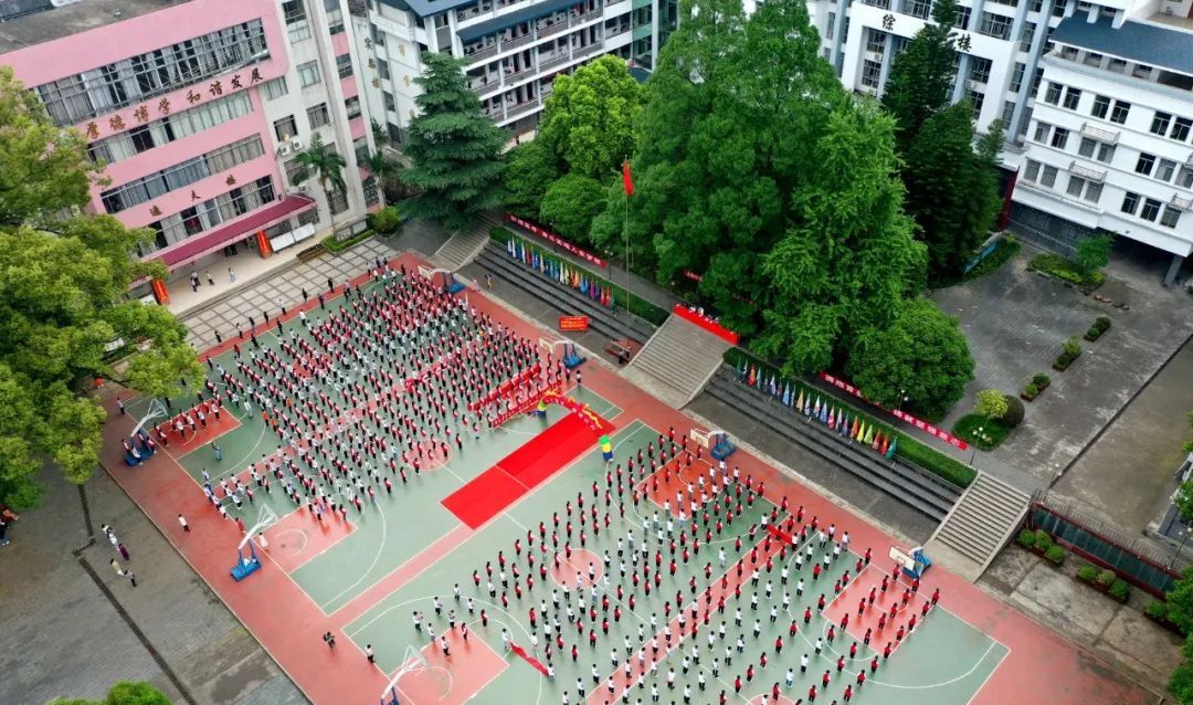 桂林龙胜中学食堂砸950万重建,今年6月动工