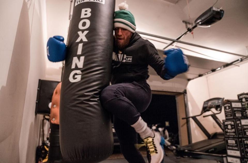 有钱人的孩子!ufc嘴炮已恢复训练,儿子2岁开奔驰,频繁更换座驾