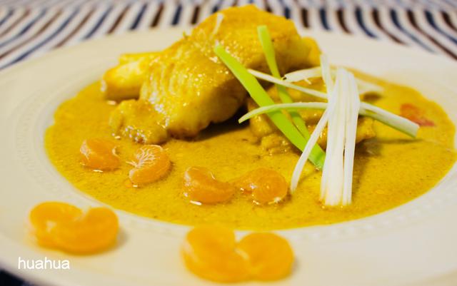 食材,调料准备及价格: 巴沙鱼280g(约13元),大葱,小橘子,黄咖喱酱一袋