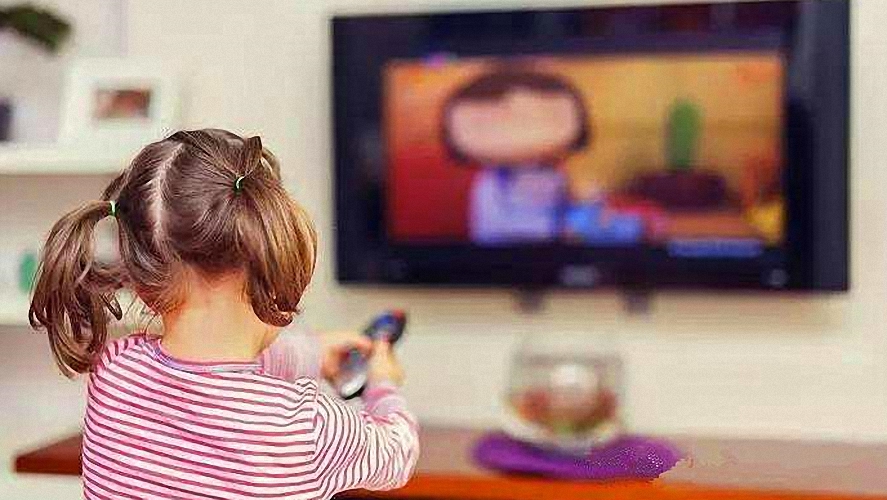 孩子在家眼睛离不开电视,饭也不好好吃!家长如何引导