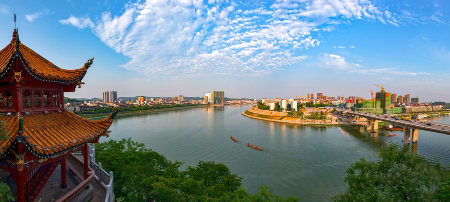 湖南邵阳市北部一个县,紧邻市区,拥有白水洞风景区