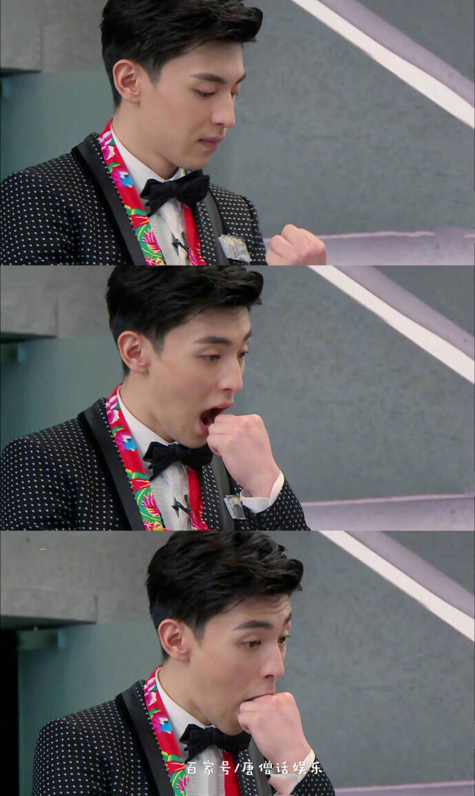 一组图让你知道邓伦到底有多喜欢他的小胖手