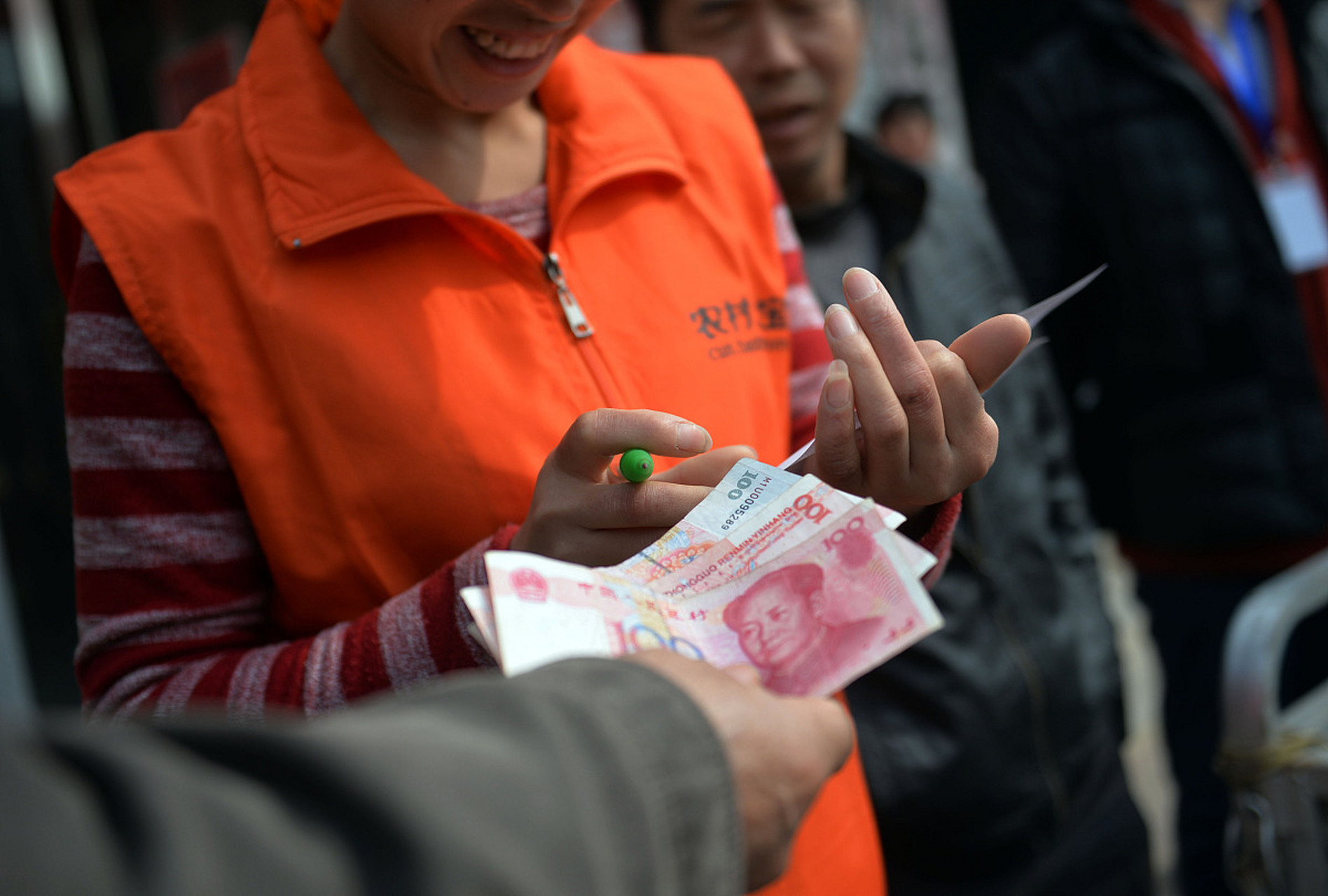 银行很安全,你必须把钱还给它,无论房子是不是一个未完工的工程