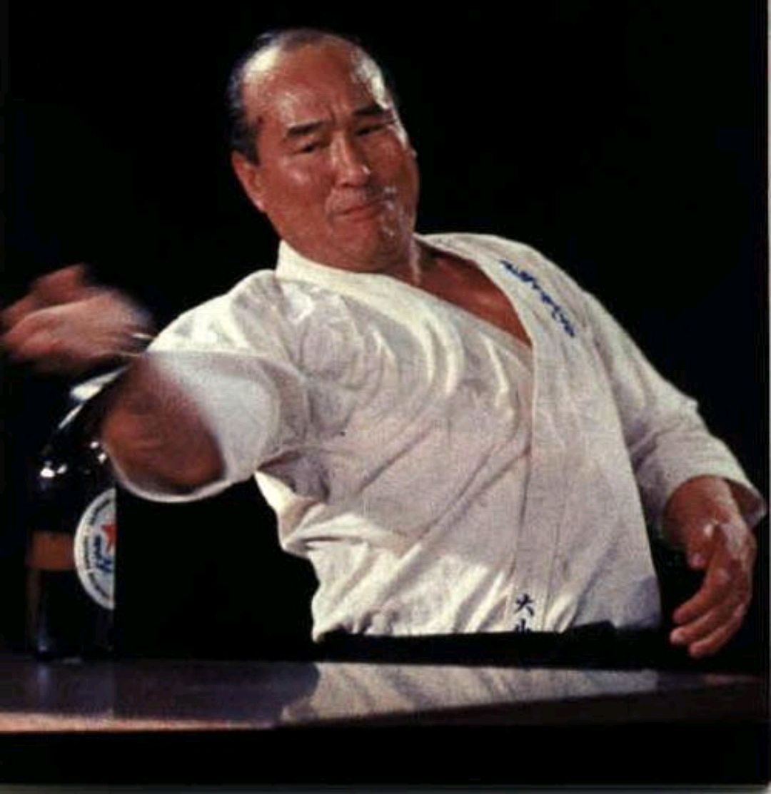 假如李小龙,弗兰克陈,大山倍达来一场生死搏斗,你认为谁会赢?