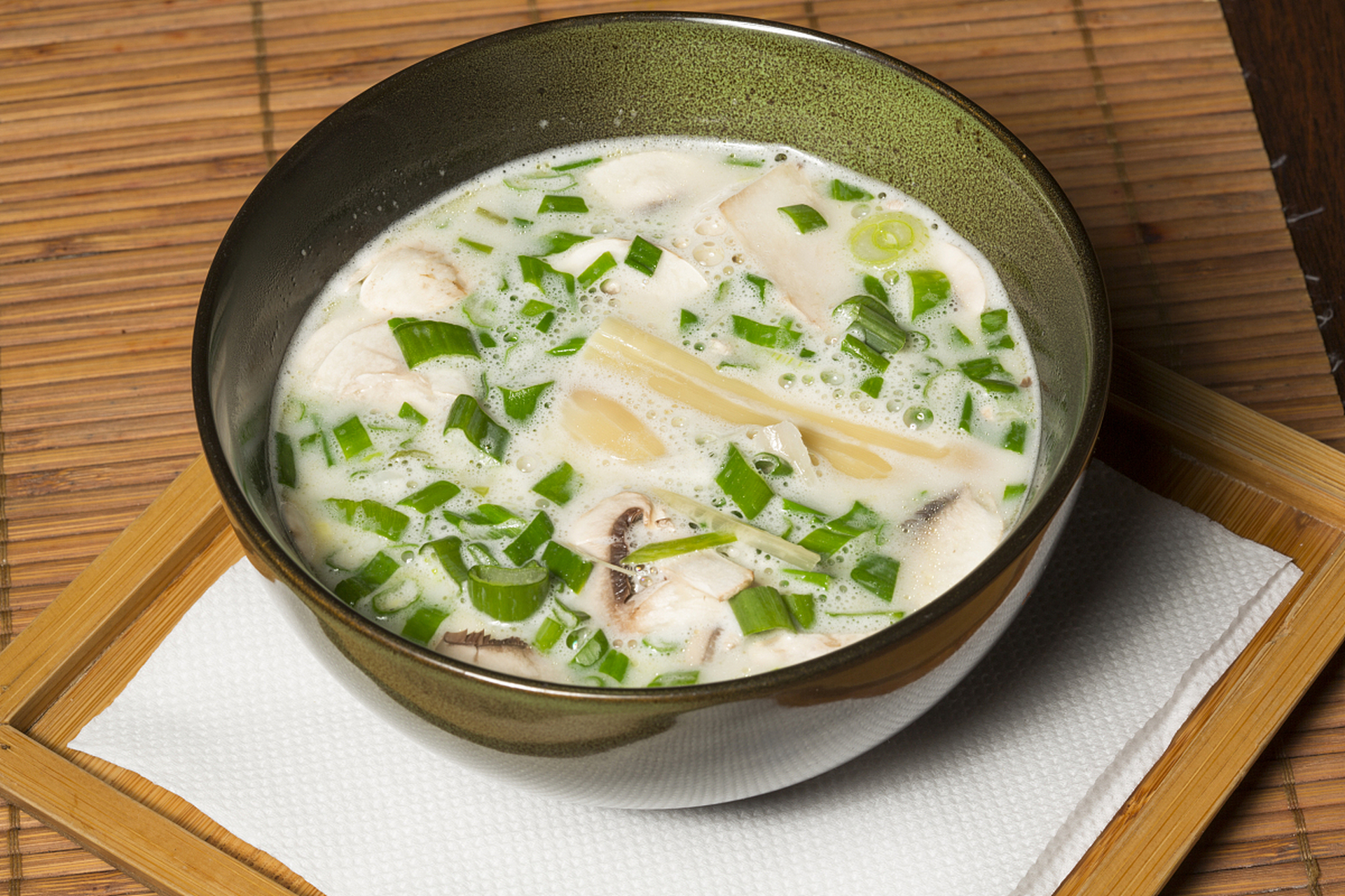 香菜鱼片汤有什么作用	 香菜鱼片汤主要具有补益脾胃,温胃理气的作用.