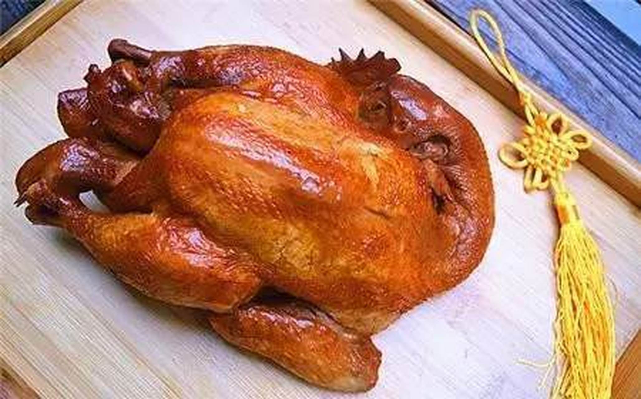 会吃最光荣#符离集烧鸡源于德州扒鸡,是由德州一厨师迁居安徽宿州