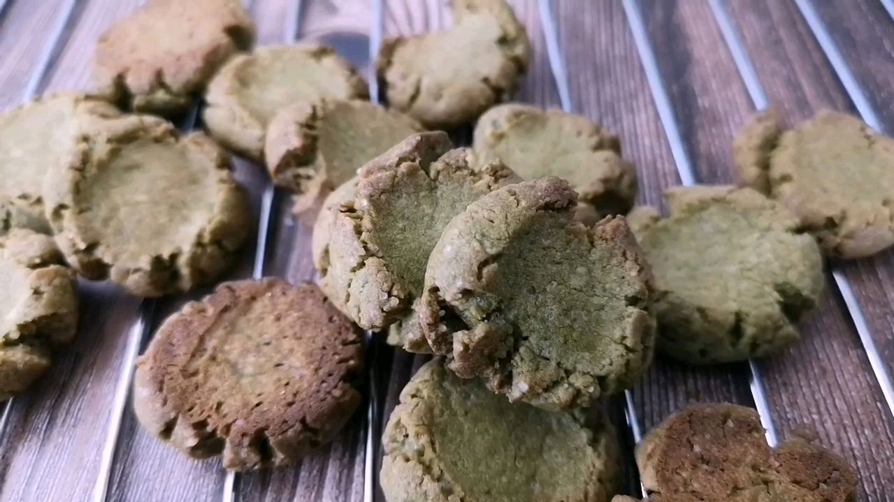 不用黄油也可以做出酥脆的抹茶味饼干!非常简单快手