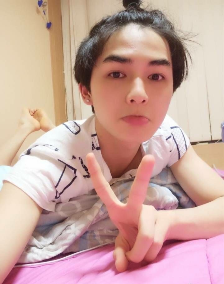 多图告诉你,人间仙子朱正廷是一个五官出色从小帅到大的男娃娃!