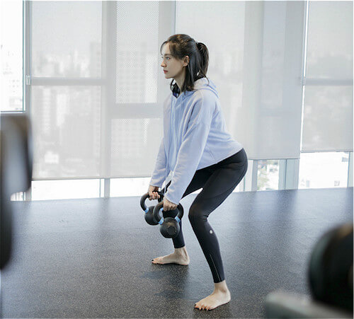 王智晒健身照大秀好身材 坚持运动生活超自律
