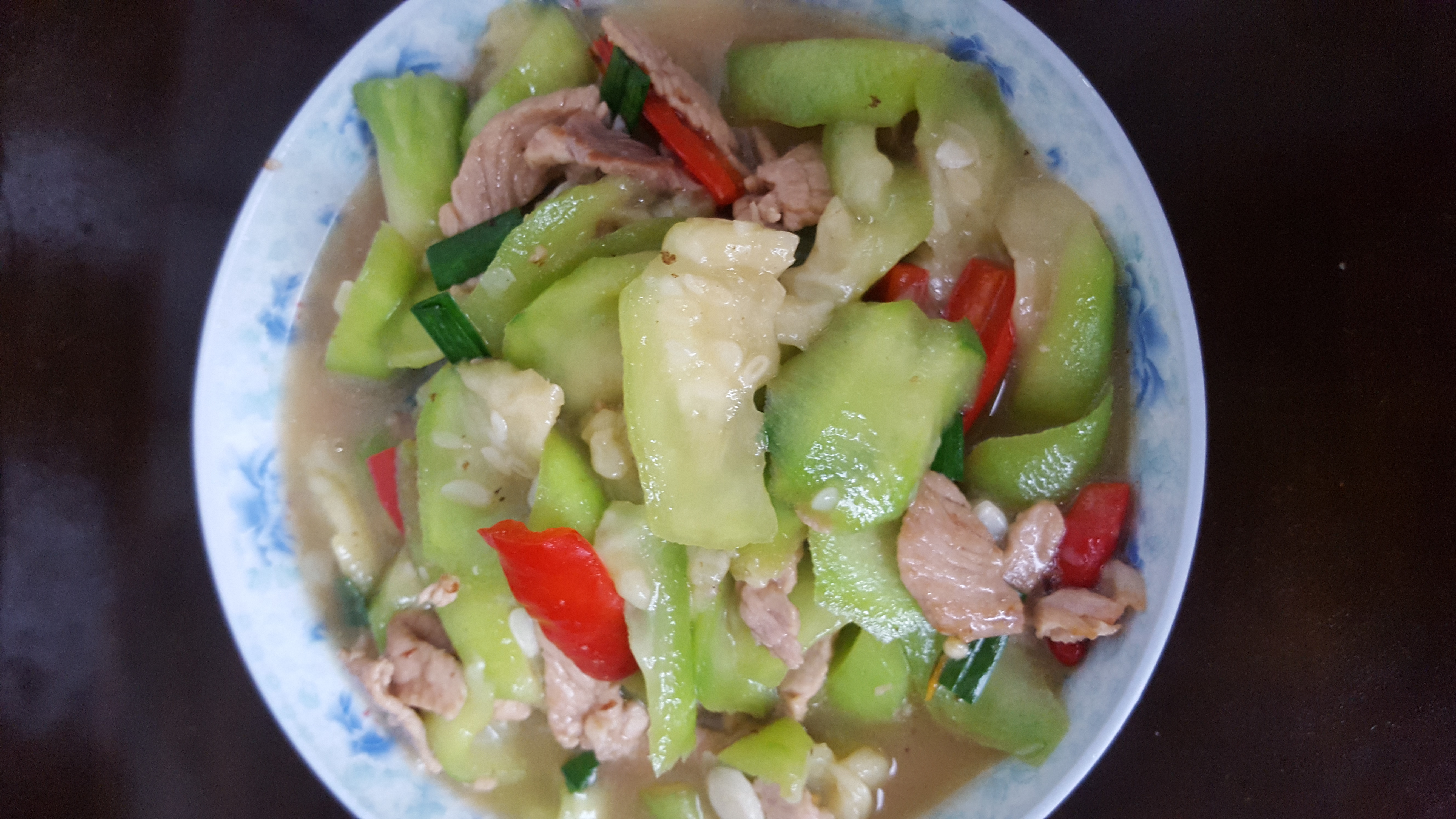 八角瓜炒肉片,香浓入味,做法简单