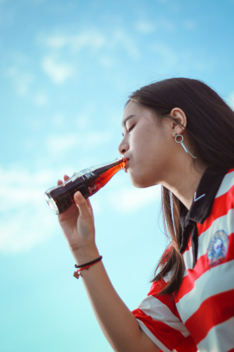 人像摄影:喝可乐的女孩儿