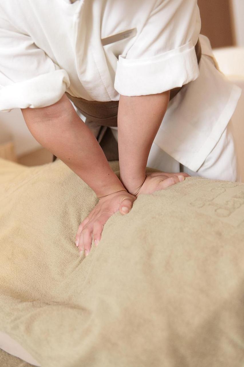 贵州贵阳,女子身体不舒服,到洗浴中心找男技师按摩,选用了248元的优惠