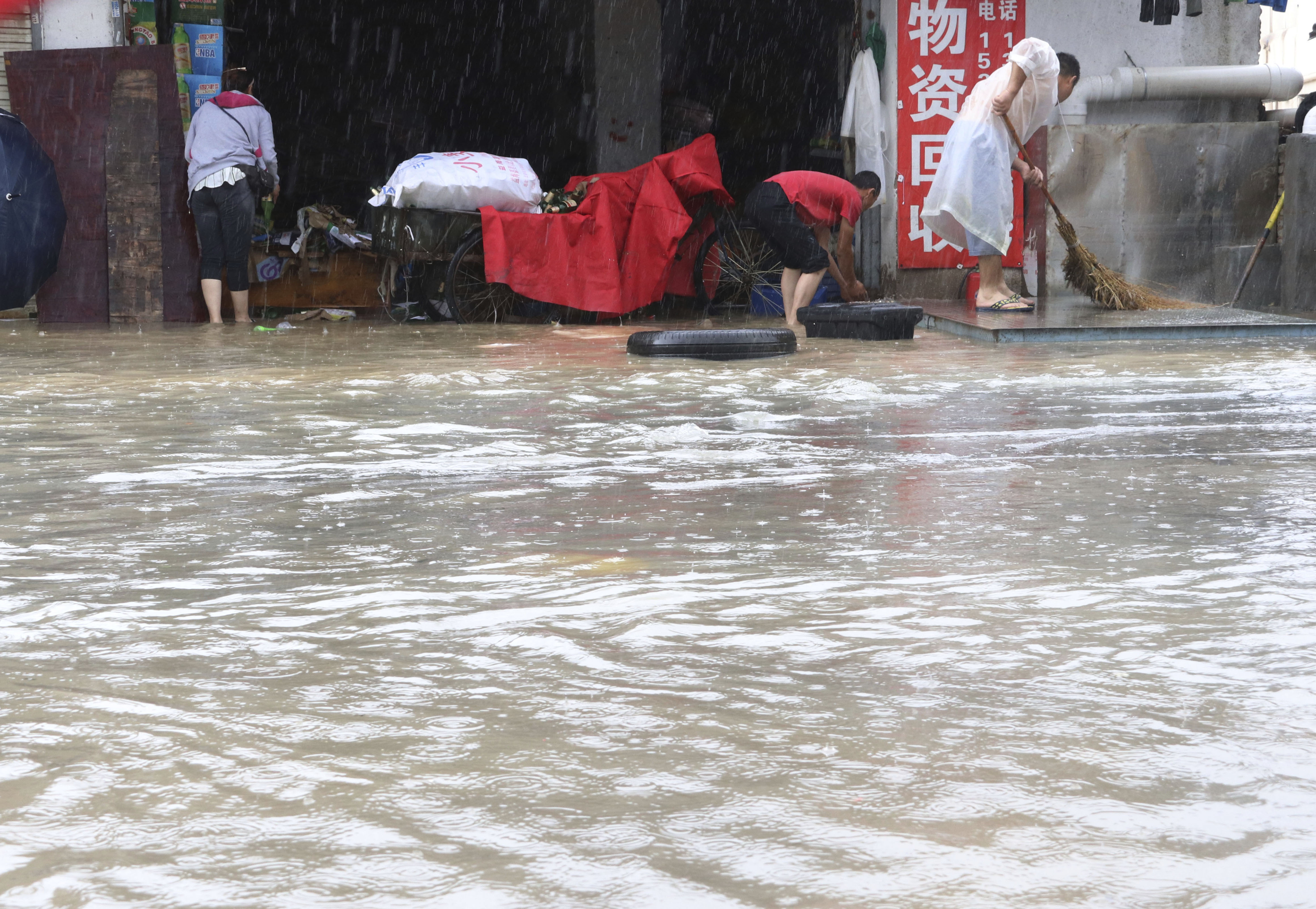 福建厦门遭遇特大暴雨(5)