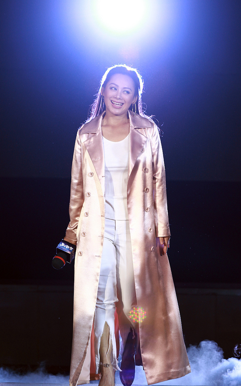 宁静做客《金星秀》时,金星问她:网友都管你叫婆婆了,是不是想给你